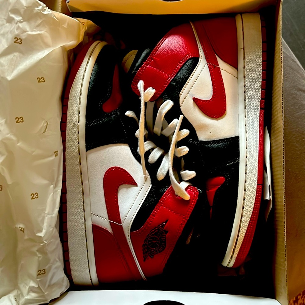 Women’s Air Jordan 1 Mid